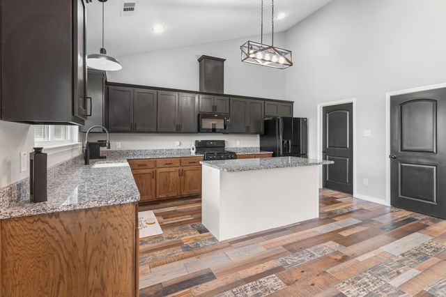 688 Sandstone Court, Sunset, TX 76270