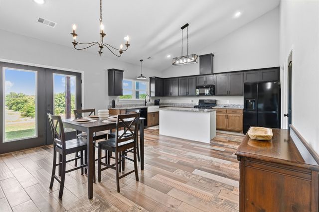 688 Sandstone Court, Sunset, TX 76270