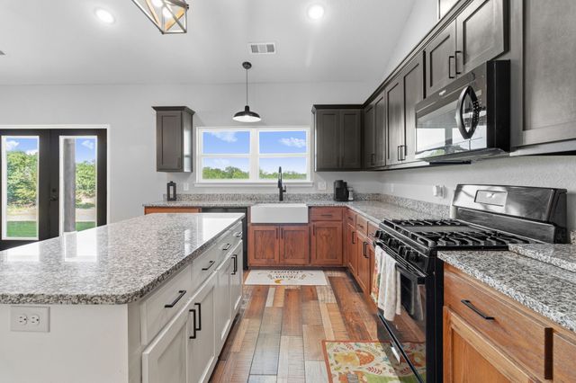 688 Sandstone Court, Sunset, TX 76270