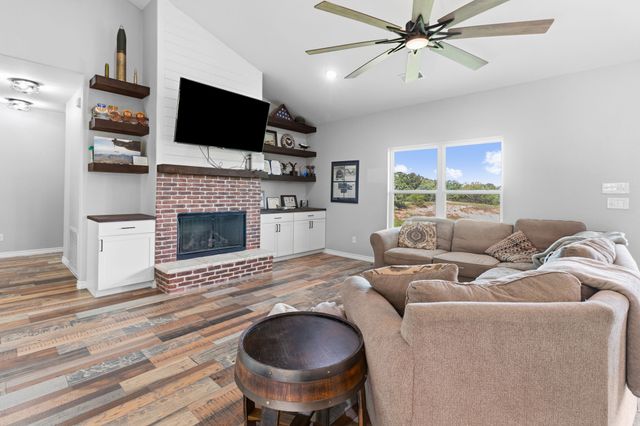 688 Sandstone Court, Sunset, TX 76270
