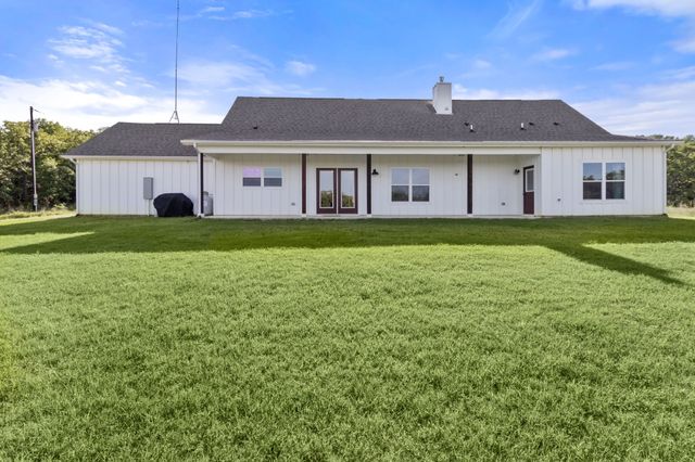 688 Sandstone Court, Sunset, TX 76270