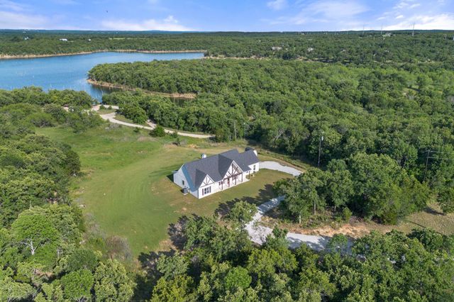 688 Sandstone Court, Sunset, TX 76270