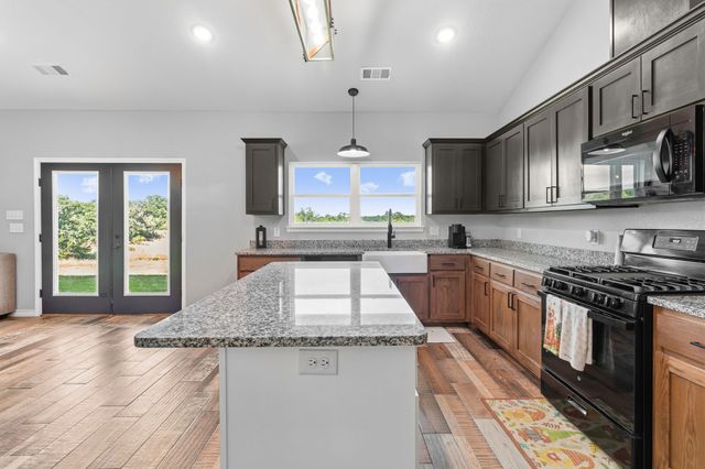 688 Sandstone Court, Sunset, TX 76270