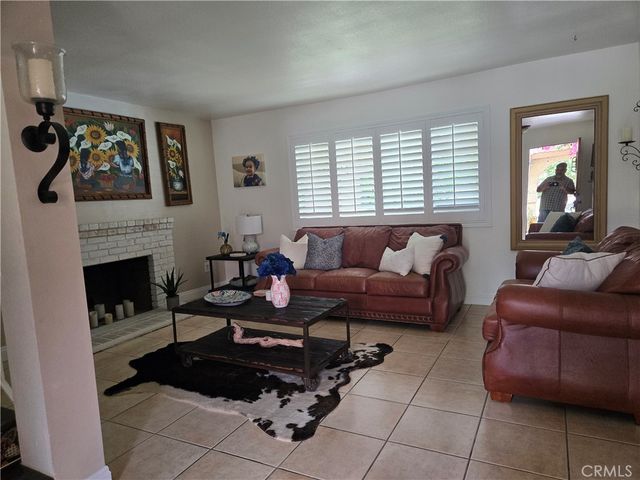 831 W El Molino, Bloomington, CA 92316