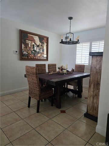 831 W El Molino, Bloomington, CA 92316