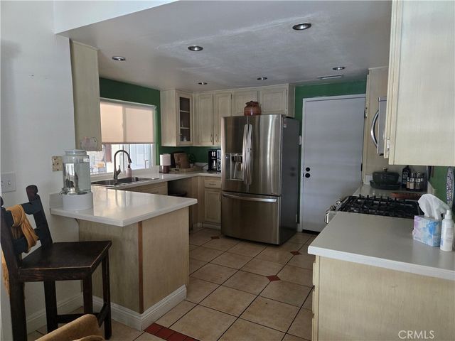 831 W El Molino, Bloomington, CA 92316