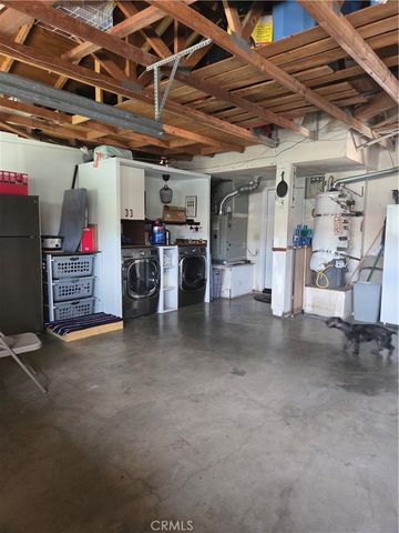 831 W El Molino, Bloomington, CA 92316