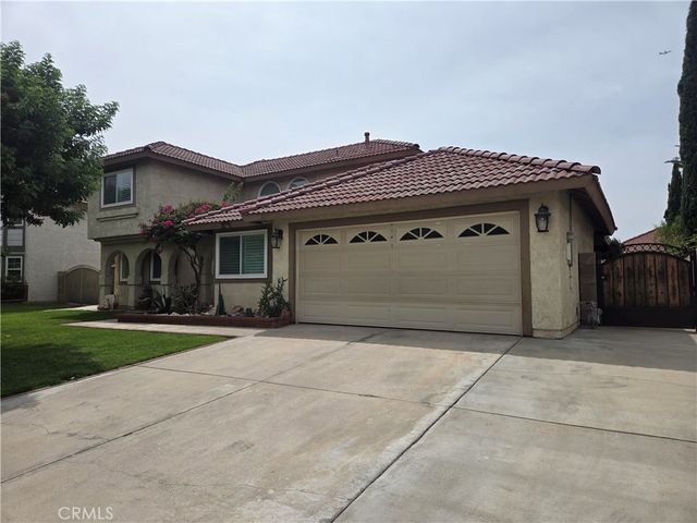 831 W El Molino, Bloomington, CA 92316