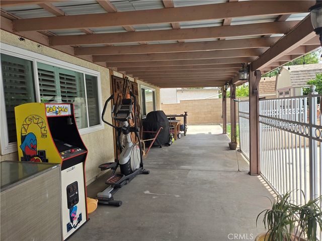 831 W El Molino, Bloomington, CA 92316