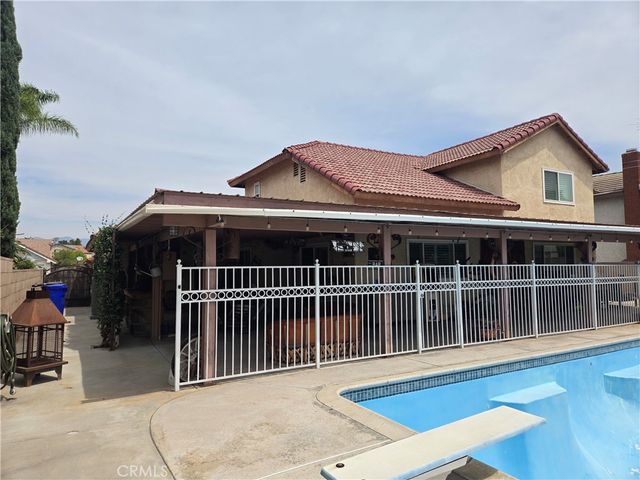 831 W El Molino, Bloomington, CA 92316