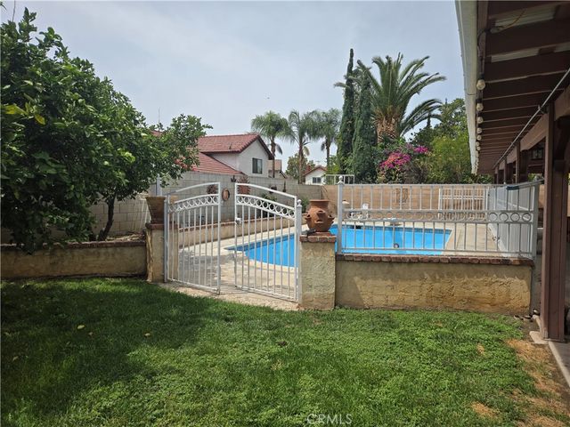 831 W El Molino, Bloomington, CA 92316