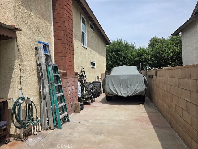 831 W El Molino, Bloomington, CA 92316