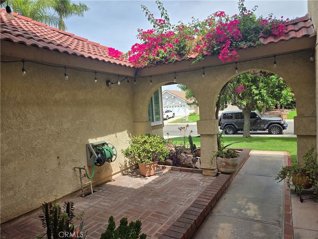 831 W El Molino, Bloomington, CA 92316
