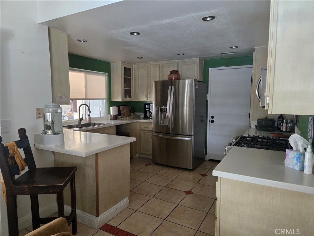 Image 19 of property listing at 831 W El Molino, Bloomington, CA 92316