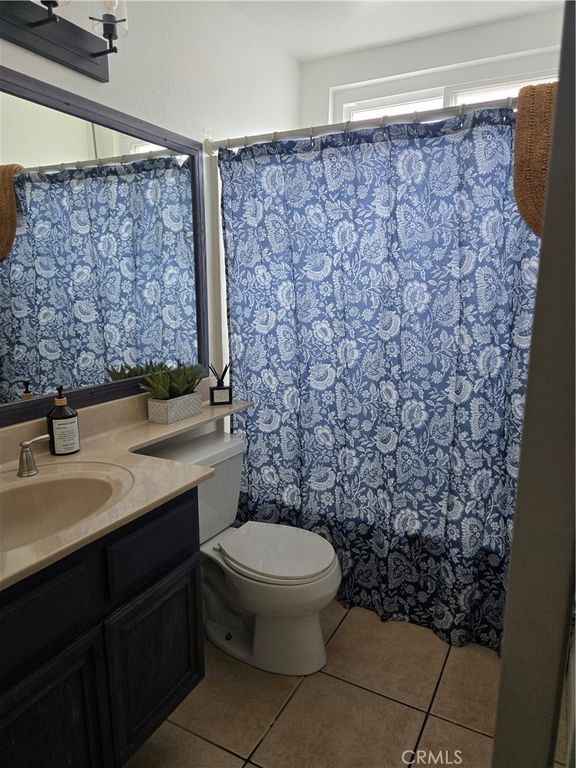 Image 22 of property listing at 831 W El Molino, Bloomington, CA 92316