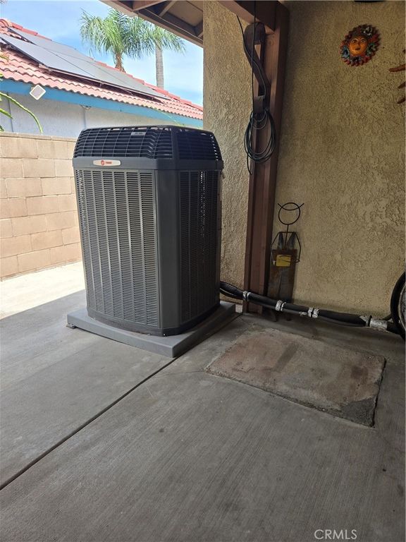 Image 39 of property listing at 831 W El Molino, Bloomington, CA 92316