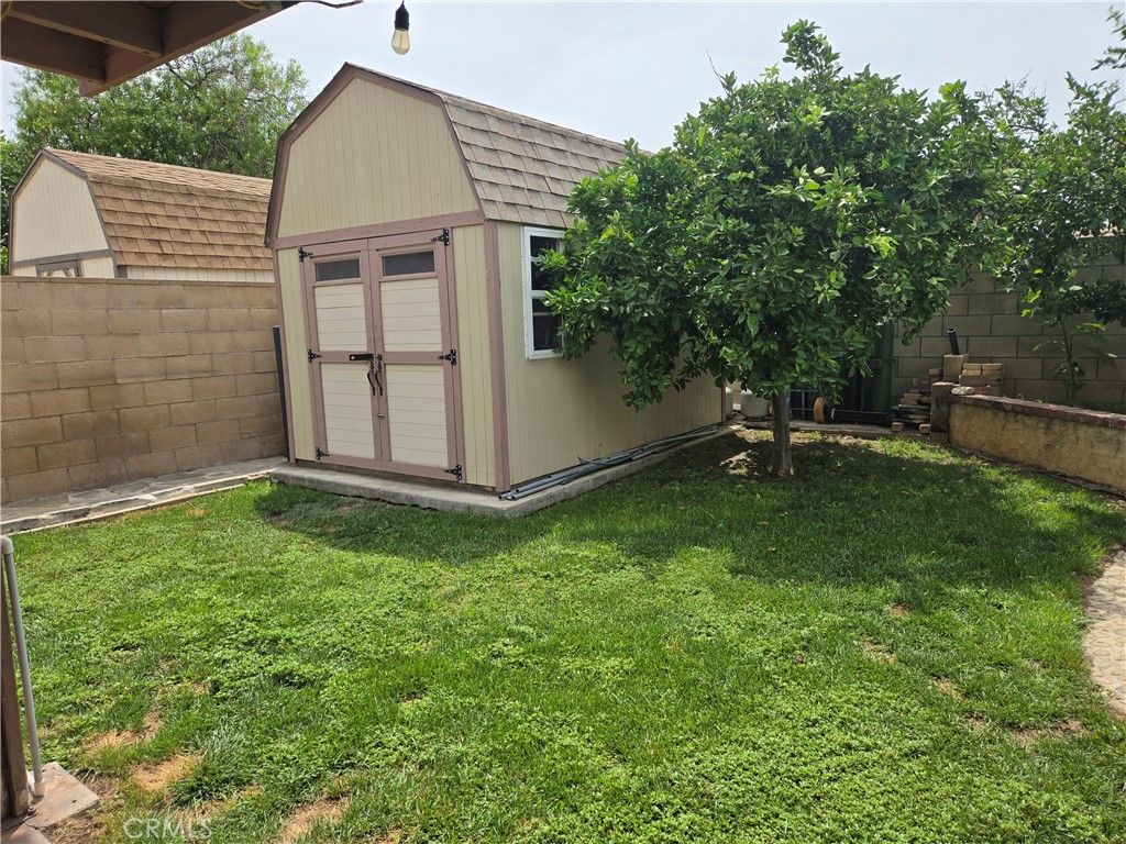 Image 44 of property listing at 831 W El Molino, Bloomington, CA 92316