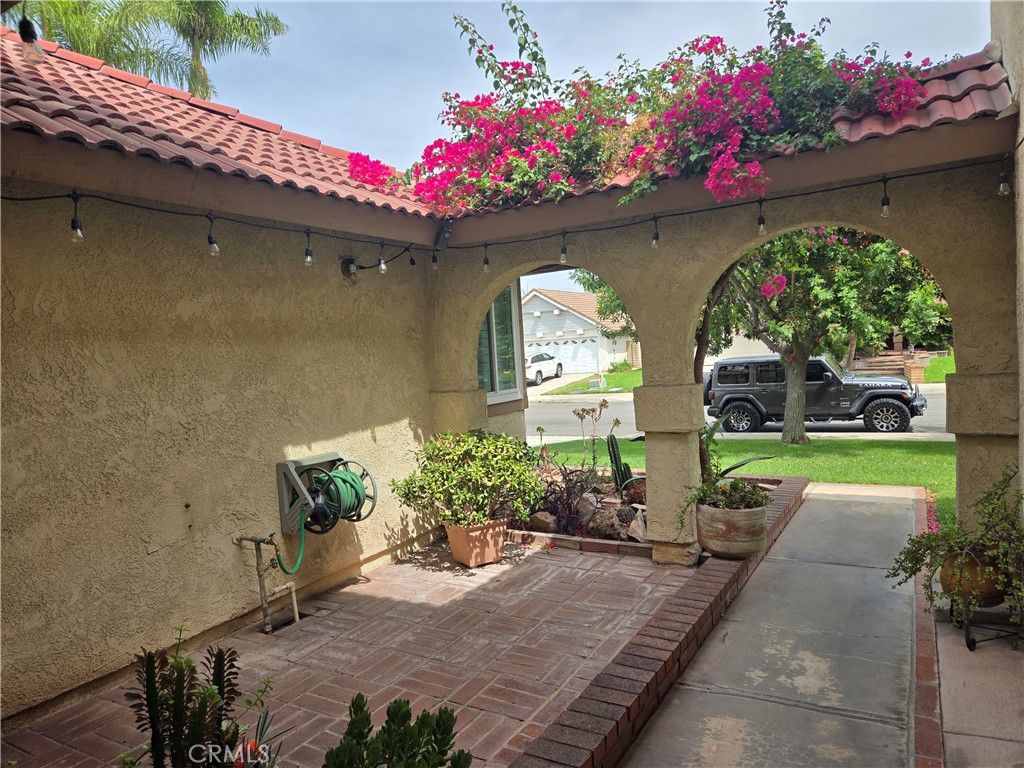 Image 9 of property listing at 831 W El Molino, Bloomington, CA 92316