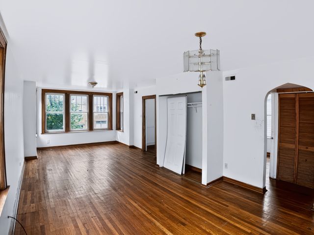 7951 S Clyde Avenue, Chicago, IL 60617