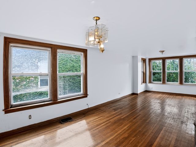 7951 S Clyde Avenue, Chicago, IL 60617