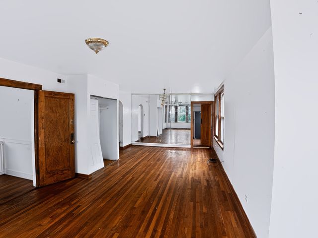 7951 S Clyde Avenue, Chicago, IL 60617