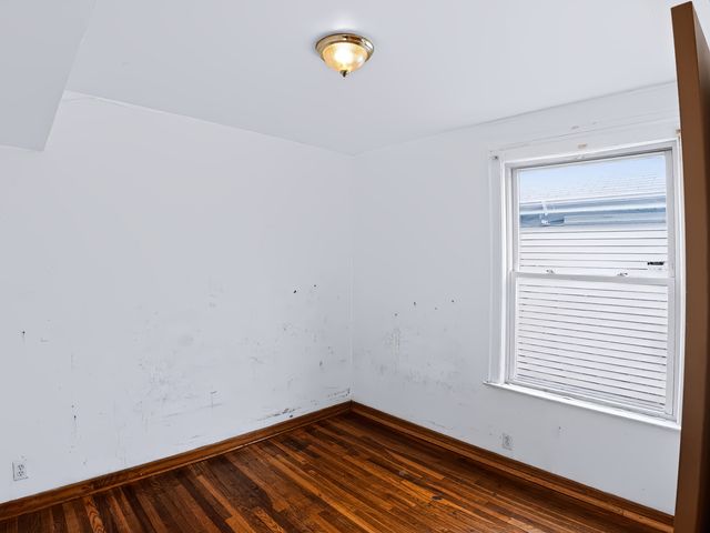 7951 S Clyde Avenue, Chicago, IL 60617