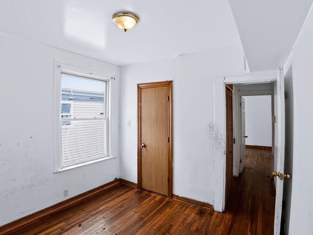 7951 S Clyde Avenue, Chicago, IL 60617