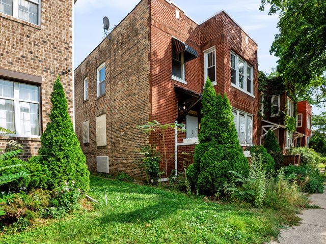 7951 S Clyde Avenue, Chicago, IL 60617