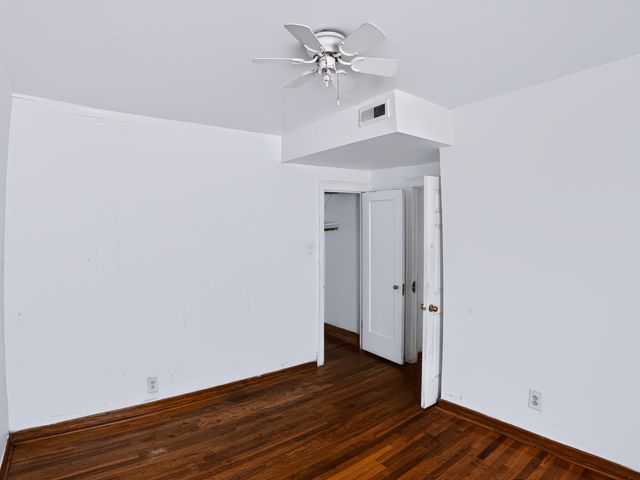 7951 S Clyde Avenue, Chicago, IL 60617