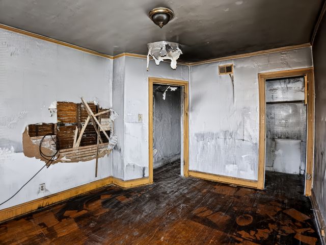 7951 S Clyde Avenue, Chicago, IL 60617