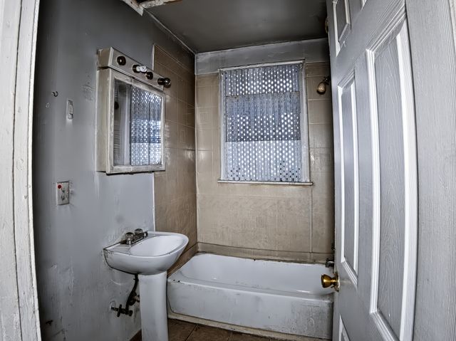 7951 S Clyde Avenue, Chicago, IL 60617