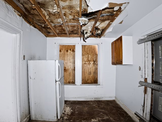 7951 S Clyde Avenue, Chicago, IL 60617