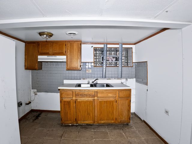7951 S Clyde Avenue, Chicago, IL 60617
