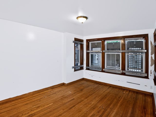 7951 S Clyde Avenue, Chicago, IL 60617