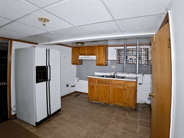7951 S Clyde Avenue, Chicago, IL 60617
