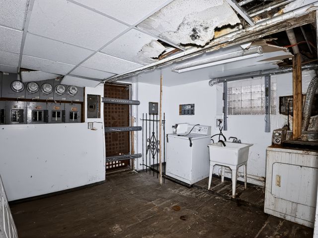 7951 S Clyde Avenue, Chicago, IL 60617