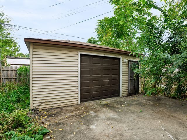 7951 S Clyde Avenue, Chicago, IL 60617