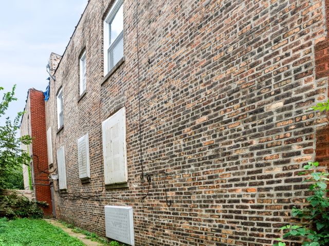 7951 S Clyde Avenue, Chicago, IL 60617