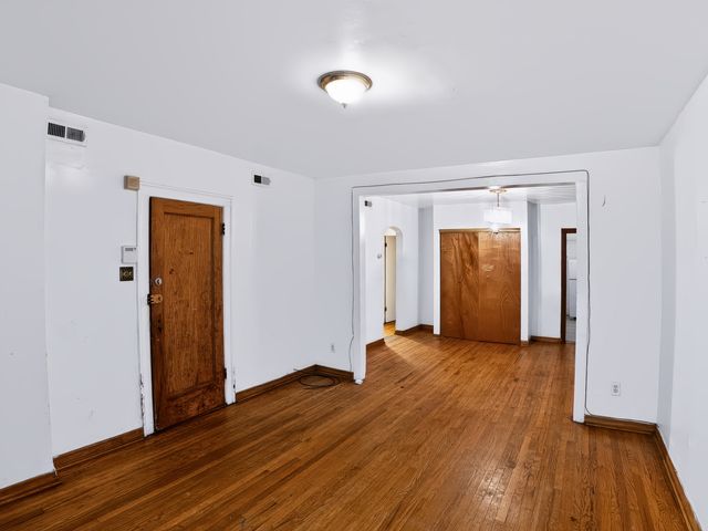 7951 S Clyde Avenue, Chicago, IL 60617