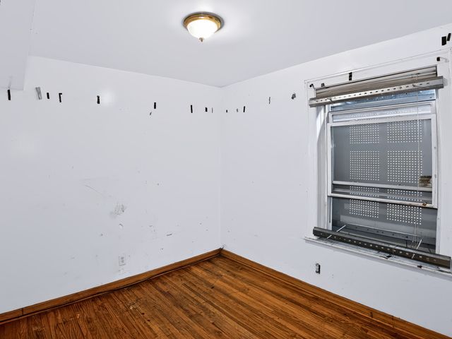 7951 S Clyde Avenue, Chicago, IL 60617