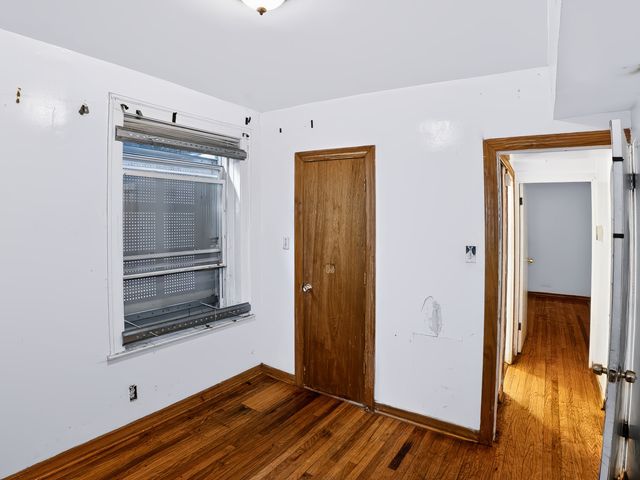 7951 S Clyde Avenue, Chicago, IL 60617