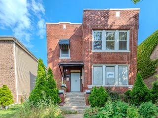 7951 S Clyde Avenue, Chicago, IL 60617