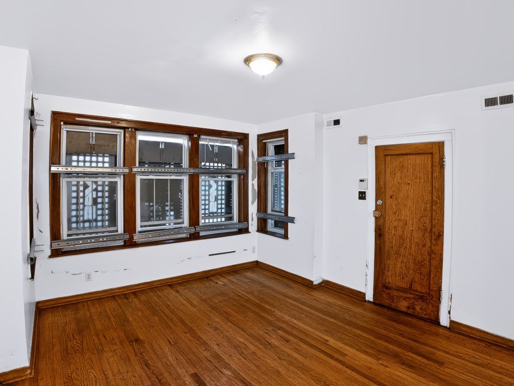 7951 S Clyde Avenue, Chicago, IL 60617 — photo 4
