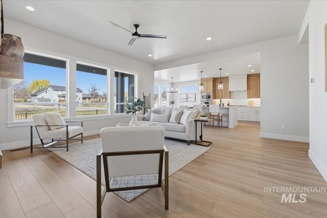 482 W Millstone St, Middleton, ID 83644