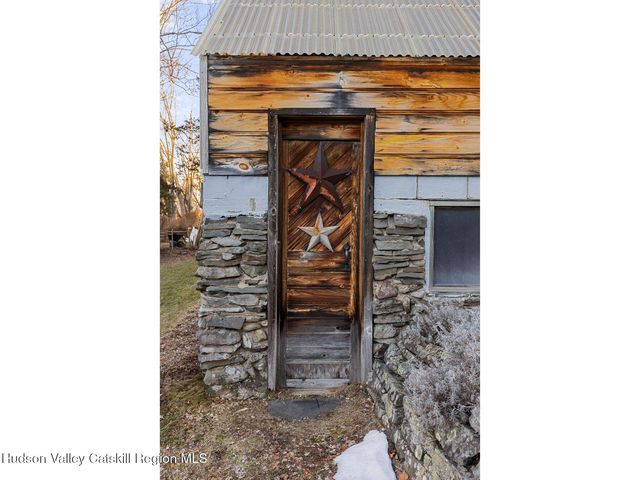 807 Lucas Avenue Extension, Hurley, NY 12443