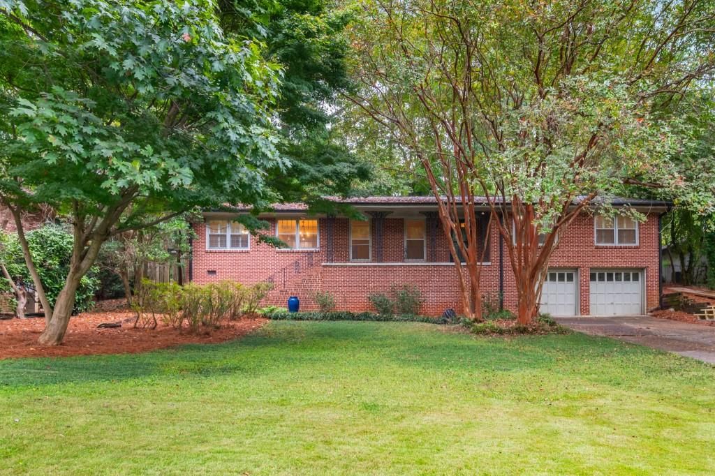 1077 Vistavia Circle, Decatur, GA 30033