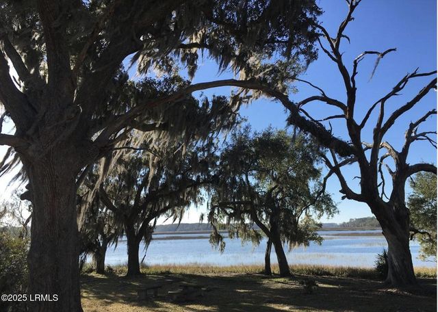 15 Petigru Drive, Beaufort, SC 29902