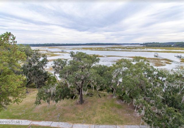 15 Petigru Drive, Beaufort, SC 29902