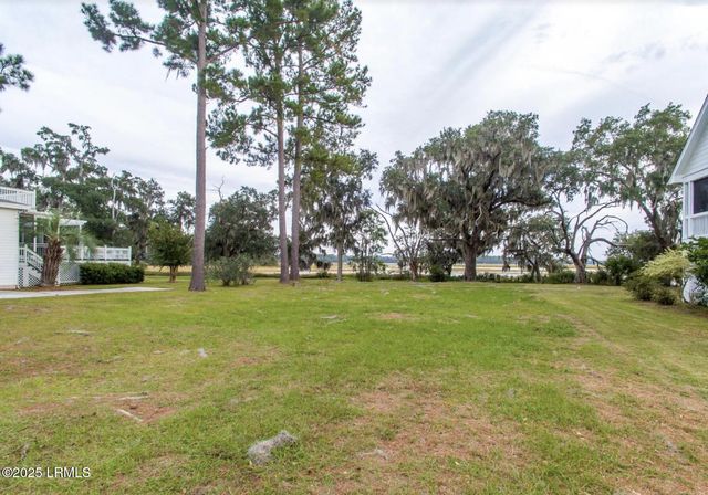 15 Petigru Drive, Beaufort, SC 29902