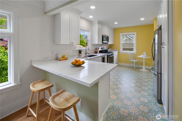 7529 32nd Avenue NW, Seattle, WA 98117
